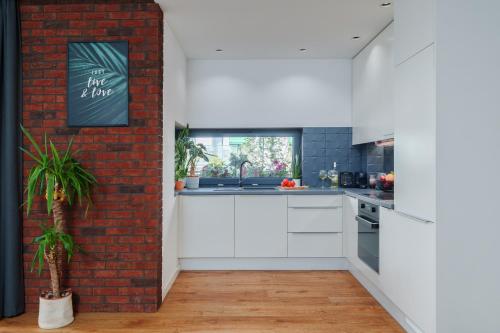 Apartament Green Plant - 1 lub 2 oddzielne sypialnie, taras 30m2, garaż podziemny, FV vat, Targi, klima, dostęp 24h
