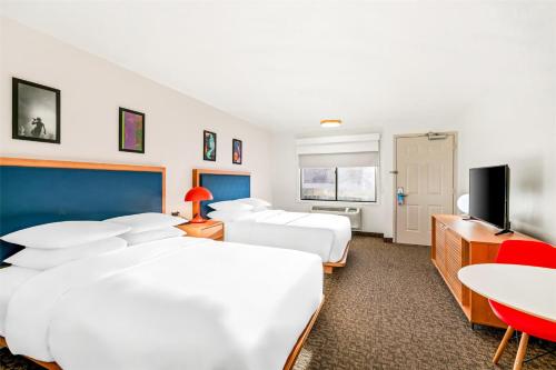 Quality Inn & Suites Indio I-10 - image 3