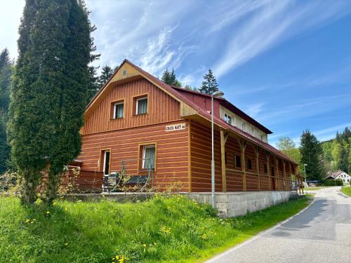 Celá Horská Chata Maty - až 25 lůžek (Cela Horska Chata Maty - az 25 luzek) in Dolni Dvur
