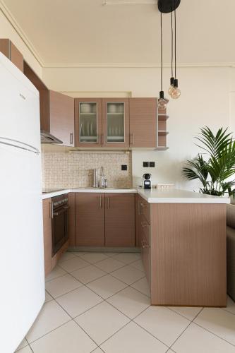 Loutraki Seaview Apt - 2BR, Terrace & BBQ I Beach in Loutraki