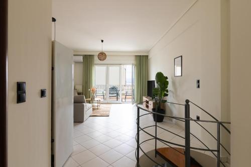 Loutraki Seaview Apt - 2BR, Terrace & BBQ I Beach in Loutraki