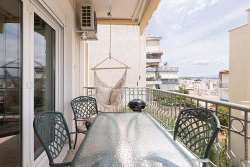 Loutraki Seaview Apt - 2BR, Terrace & BBQ I Beach in Loutraki