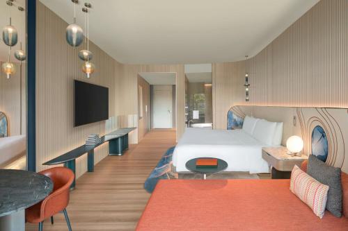 room detail thumbnail 1