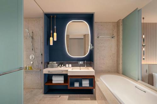 room detail thumbnail 2