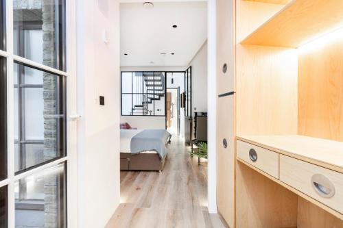 Modern 1 bed House in Kensington High St - image 11