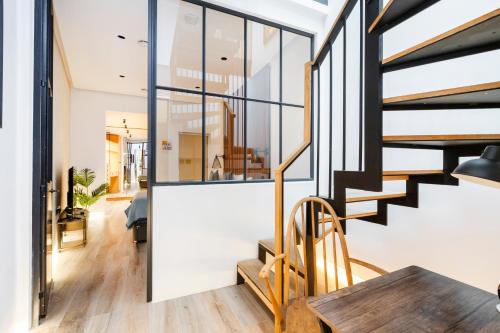 Modern 1 bed House in Kensington High St - image 3