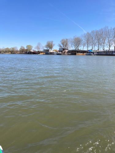 Anna Falusi Vendégház Sarud (Anna Falusi Vendeghaz Sarud) in ซารุด