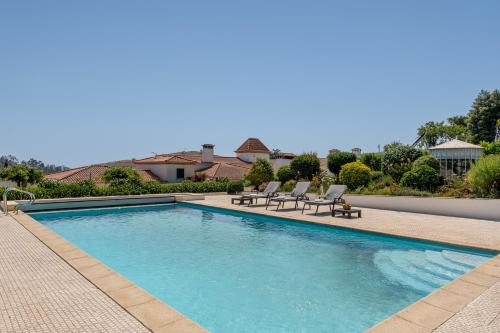 スイミングプール, HostWise - Modern Villa & Shared Pool in Paredes in ペアデス