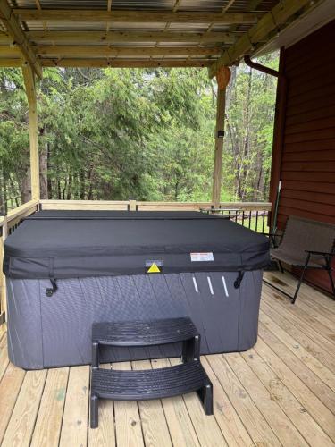 Resting Point - Hot Tub, Firepit, Spacious 4-BR Home, Rogers (foto 3)