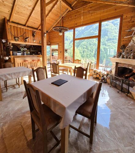 restavracija, Hotel Melishta in Lumbardh