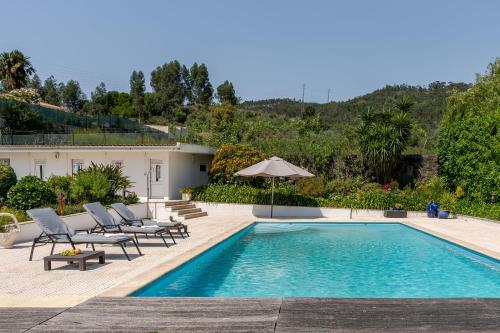スイミングプール, HostWise - Modern Villa & Shared Pool in Paredes in ペアデス
