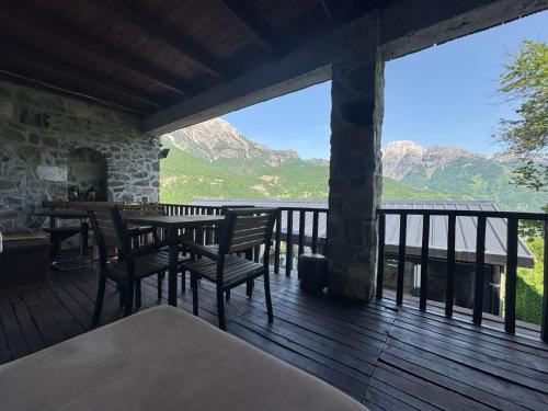 Bujtina Carku in Theth