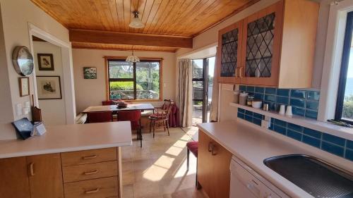 Sea Breeze in Urenui