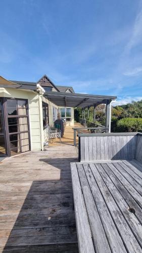 Sea Breeze in Urenui