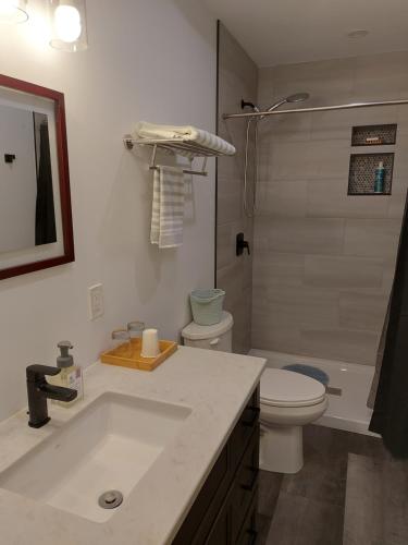 Vannas istaba, Soloquester's BnB in Saint Joseph (ON)