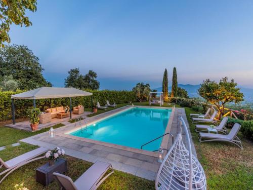 Villa with Pool and Vineyard Views, Lucca (fotografie 4)