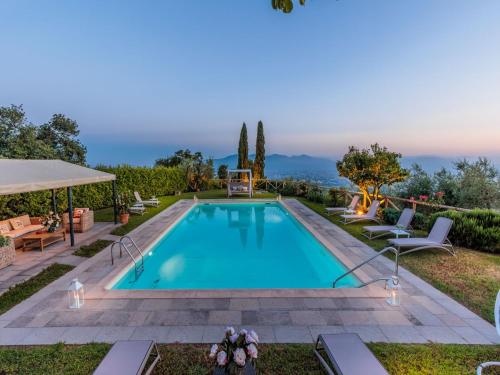 Villa with Pool and Vineyard Views, Lucca (fotografie 2)