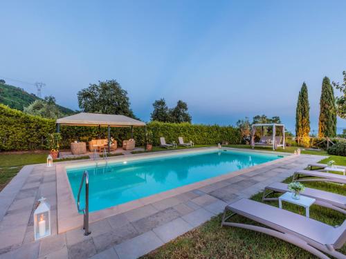 Villa with Pool and Vineyard Views, Lucca (fotografie 7)