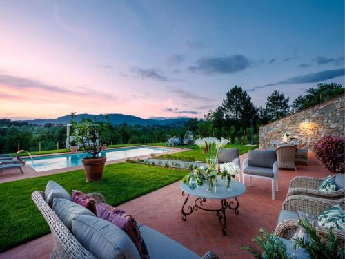 Villa in Lucca with Pool and Scenic Views, Montecarlo (zdjęcie 6)