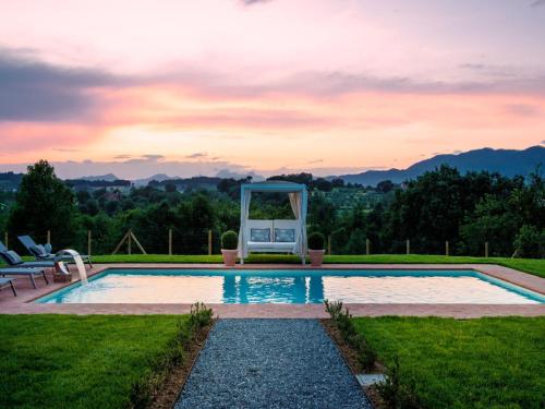Villa in Lucca with Pool and Scenic Views, Montecarlo (zdjęcie 8)