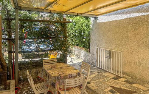Зовнішній вигляд готелю, 2 Bedroom Cozy Apartment In Scario in Сан - Джованні Піро