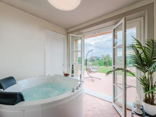 Villa in Lucca with Pool and Scenic Views, Montecarlo (zdjęcie 9)