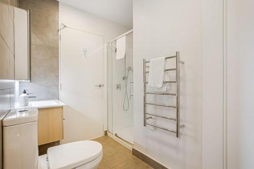 2-Bedroom Apartment Located Opposite UP Education, Окленд (фото 9)