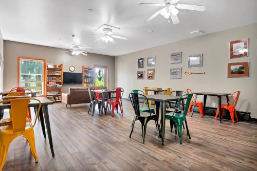 Bayside Inn & Marina - Two Bedroom House 26 - 공용 라운지/TV 시청 구역