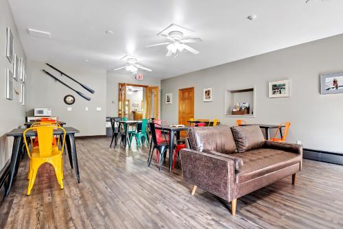 Bayside Inn & Marina - Two Bedroom House 26 - 공용 라운지/TV 시청 구역