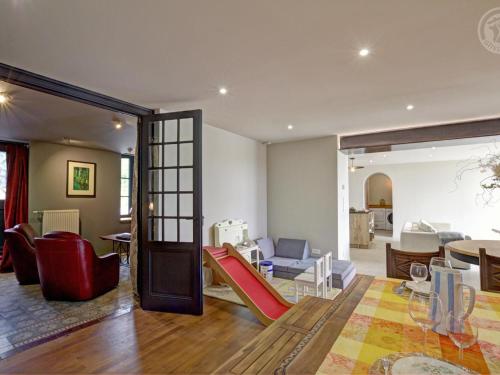 Grande maison rénovée, espace et charme au cœur de Saint-Symphorien-de-Lay - FR-1-496-312 (Grande maison renovee, espace et charme au cœur de Saint-Symphorien-de-Lay - FR-1-496-312) in Saint-Symphorien-de-Lay