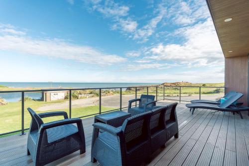 Luxury Absolute Ocean View Lodge in Patea