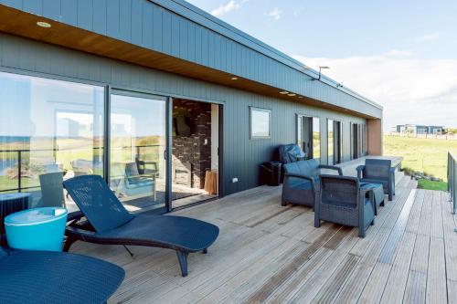 Luxury Absolute Ocean View Lodge in Patea