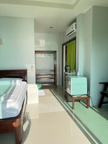 Deluxe Room with Sea View image 10