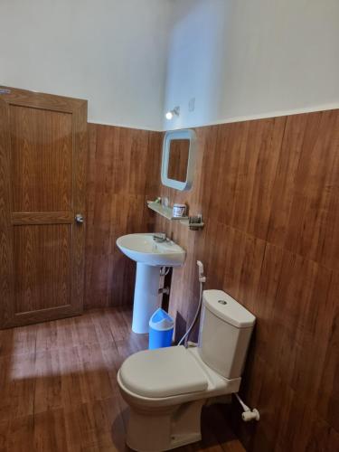 Standard Double Room image 3