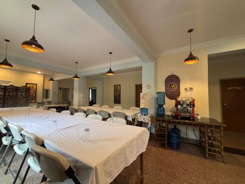 Restaurant, Auroma Guest house in Pataleban