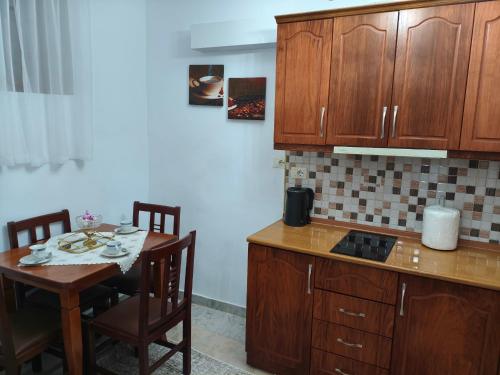 House in the old town with view, Gjirokastra (foto 8)