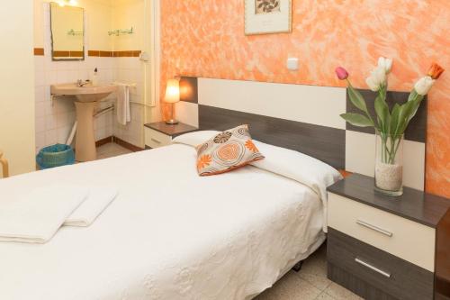Economy Double Room with Shared Bathroom