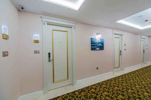Grand Naki Hotel - main image