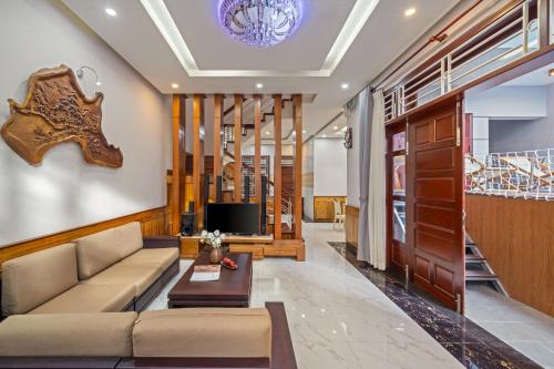 Khai Villa Private Pool 6BR Walk to Han Market and Han River in Da Nang — photo 3