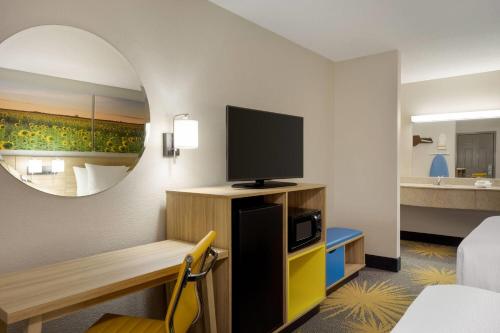 Days Inn by Wyndham Cartersville - image 14