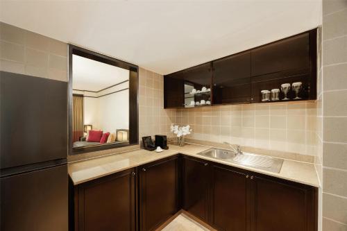 One-Bedroom Suite image 3