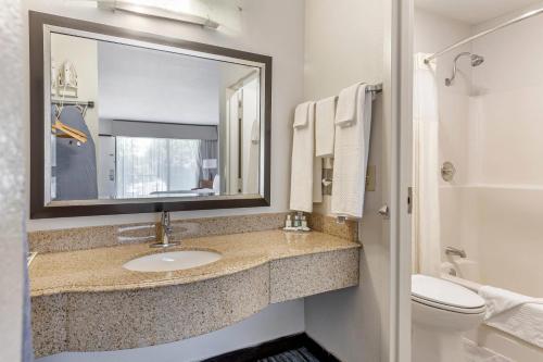 Quality Inn Mount Airy Mayberry - image 20