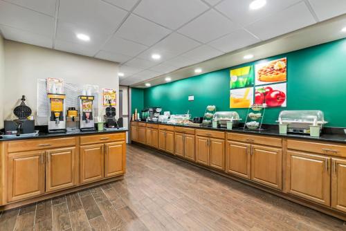อาหารและเครื่องดื่ม, Quality Inn Bangor Airport in บันกอร์ (ME)
