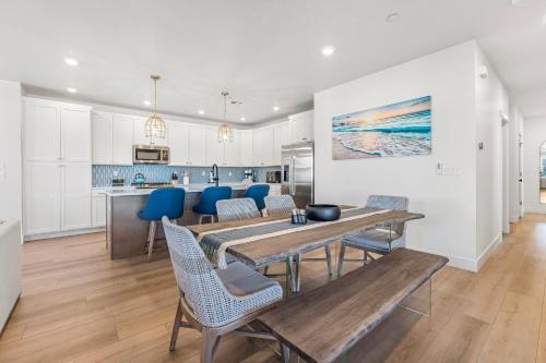 Azure Sands condo in 布盧明頓山區