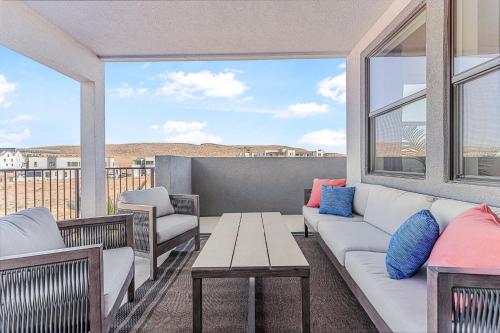 Azure Sands condo in 布盧明頓山區