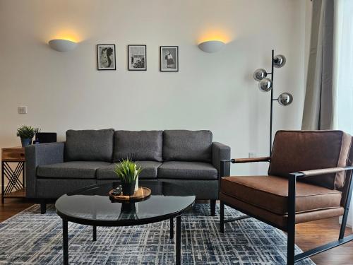 TownStay- Modern 2 bedroom apartment with en-suite