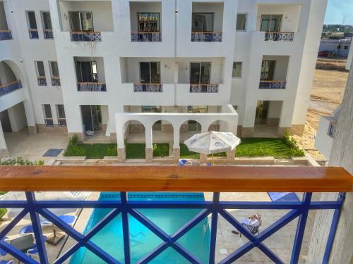 Studio Carmen with a Pool View in El Alamein