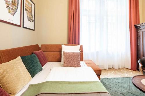 Central - Luxury - Very Comfy - image 8