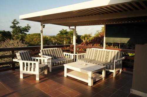 Breeze & Bliss Beach House 300m Walk to the Beach! in 彭寧頓