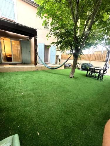 Grand jardin - Climatisation - parking privatif